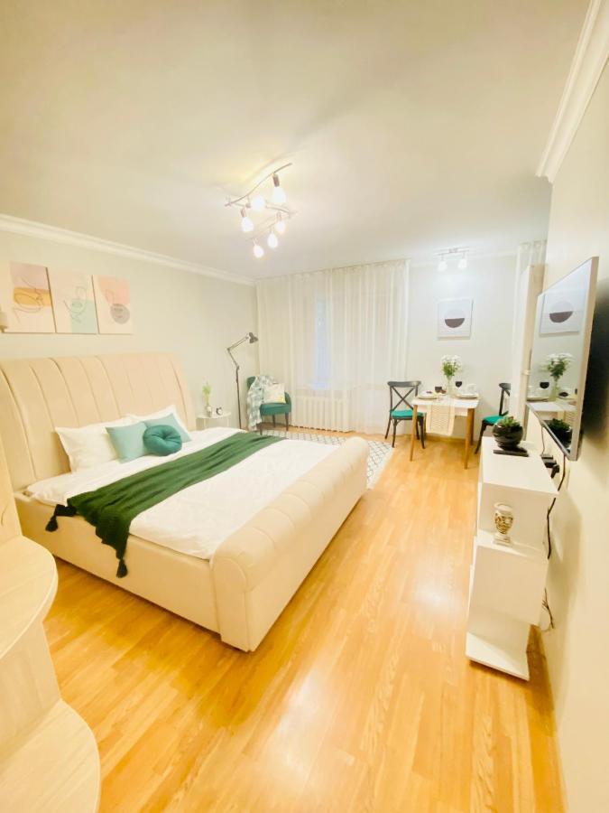 Like Home Apartments&Rooms 알마티 외부 사진