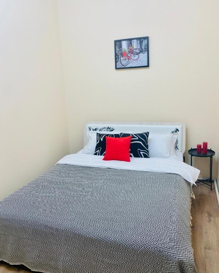 Like Home Apartments&Rooms 알마티 외부 사진