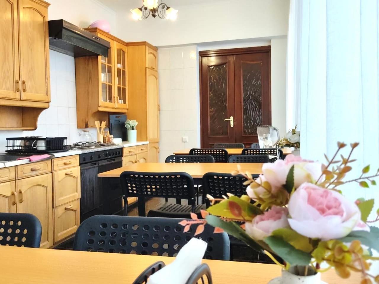 Like Home Apartments&Rooms 알마티 외부 사진