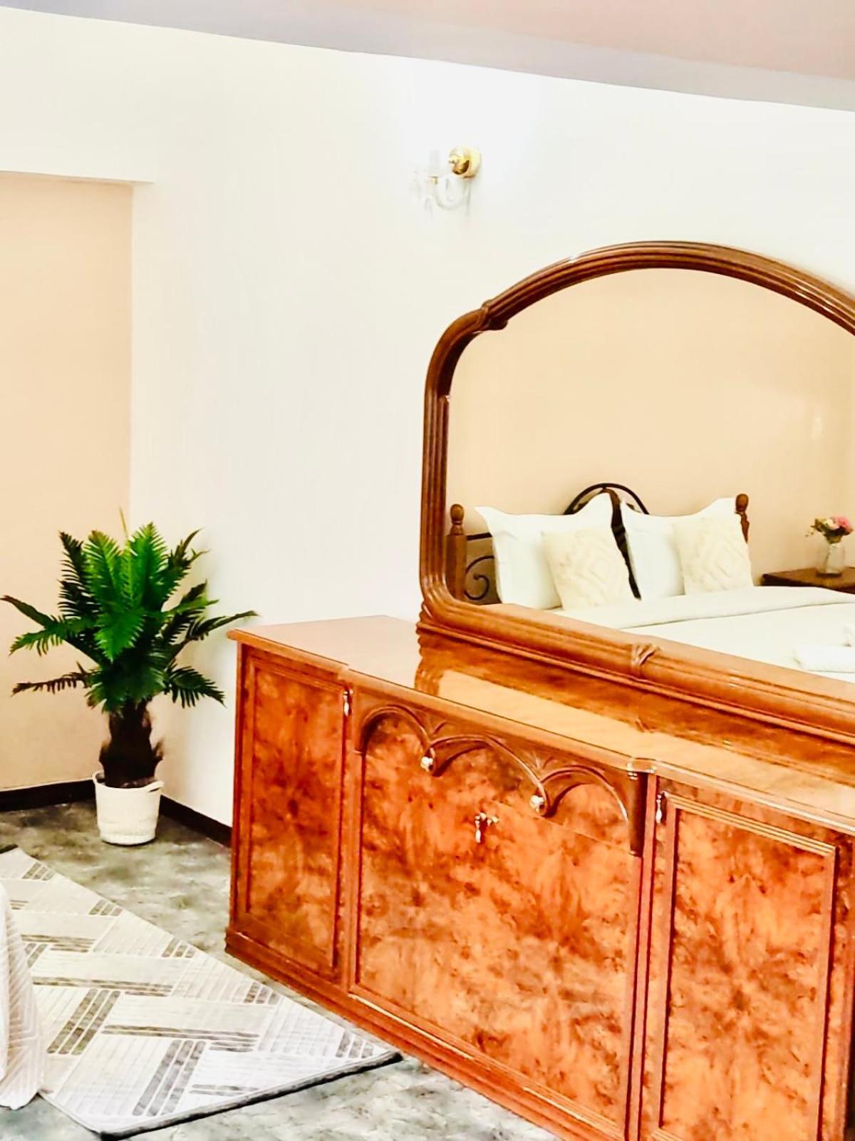 Like Home Apartments&Rooms 알마티 외부 사진
