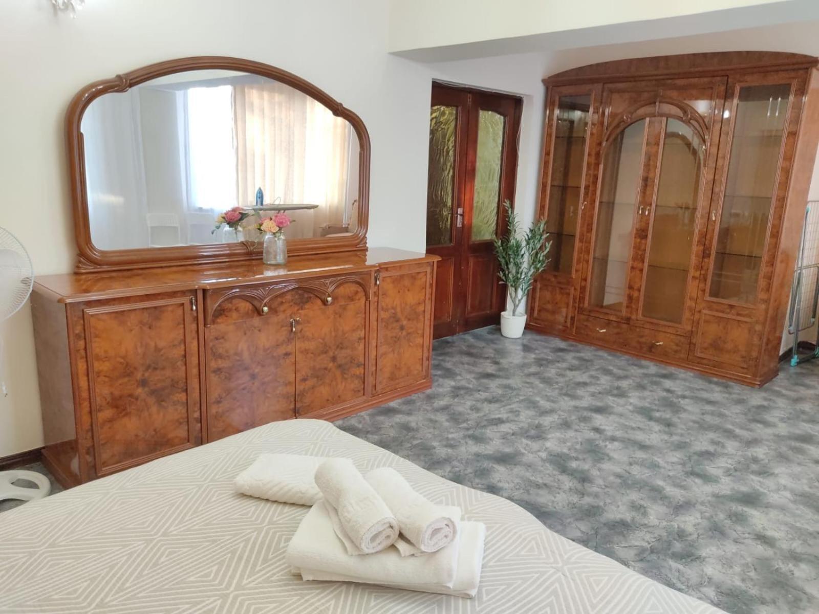 Like Home Apartments&Rooms 알마티 외부 사진