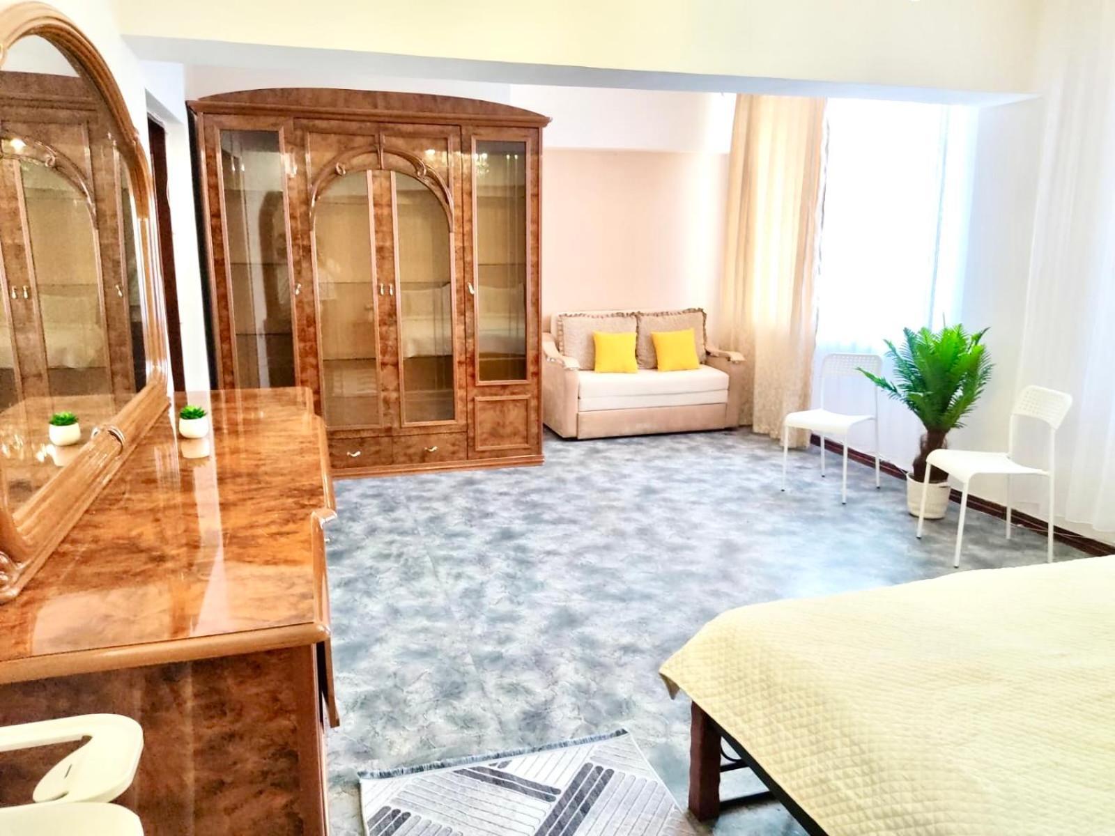 Like Home Apartments&Rooms 알마티 외부 사진